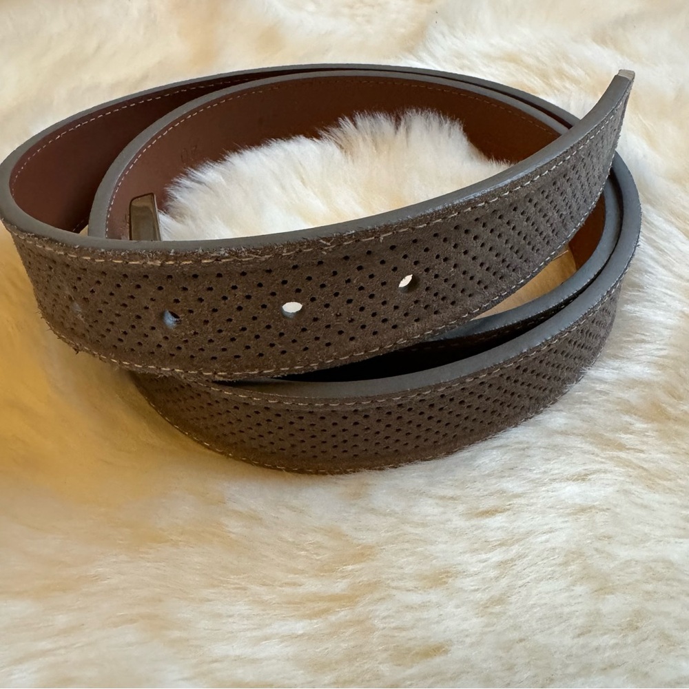 NWT Men’s Perforated Gray Belt - Size 40 - Picture 2 of 6